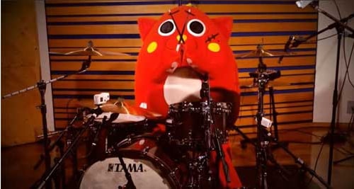 Uma mascote de baterista