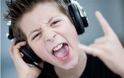 Audição de música alta