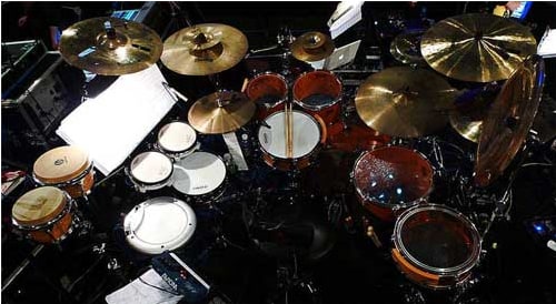 Um kit de bateria acústica