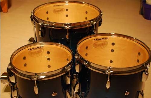 Os toms de um conjunto de tambores