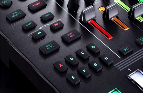 A máquina de tambor Roland TR-8S