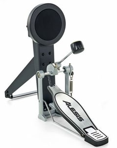 O pedal do tambor baixo do Alesis Nitro Kit