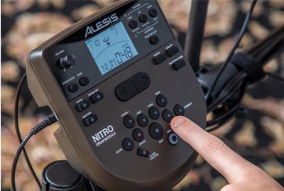 O módulo de bateria do Alesis Nitro Kit