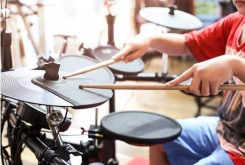 Um conjunto de bateria electrónica para crianças
