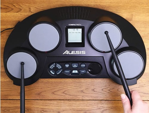 O kit de bateria electrónica Alesis Compactkit 4