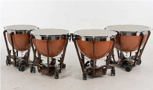 Um conjunto completo de timpanos