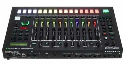 A máquina de tambor Roland TR-8S