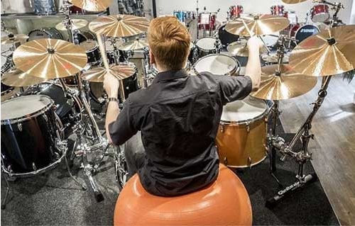 Dores de costas em bateristas