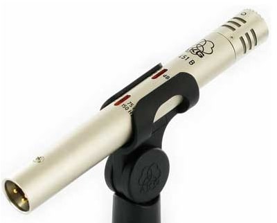 O microfone aéreo AKG C 451 B para tambores