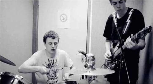 A escolha entre a bateria e a guitarra