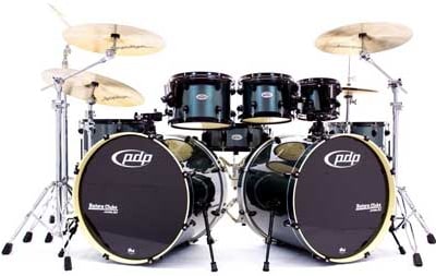 O kit de bateria de metal PDP da DW Double Bass