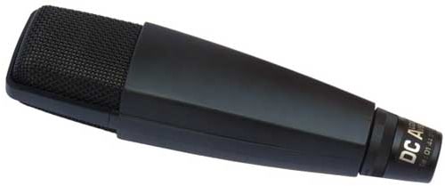 O microfone de laço Sennheiser MD 421 II